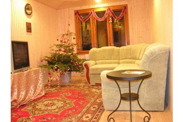 Ucraina Privát Verchovyna, Exteriorul